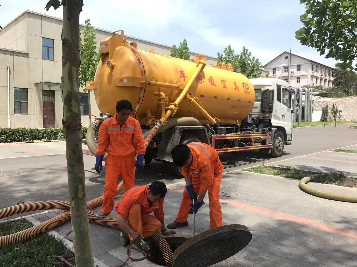 东丰化粪池清理与5-8吨吸粪车施工效率分析